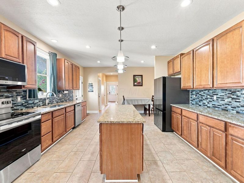 6548 Basil Western Road NW, Carroll, OH 43112 Photo 18