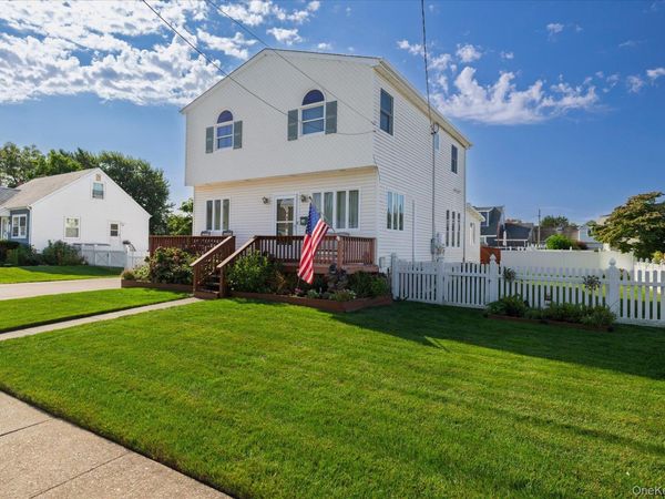 18 Dante Place, Amity Harbor, NY 11701