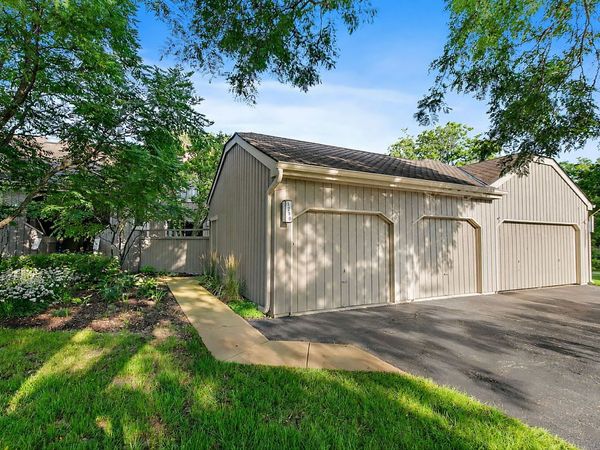 1290 Oak Hill Road , Unit B, Lake Barrington, IL 60010