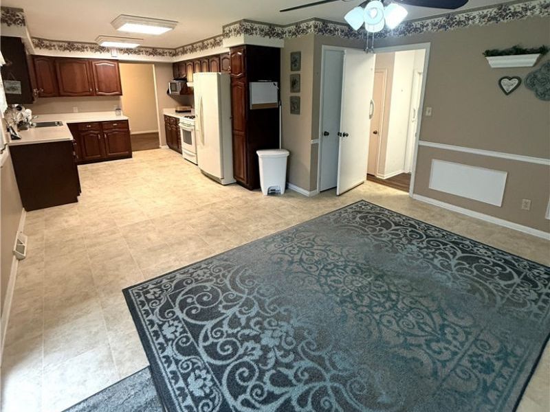 549 N Skyline Drive, Seven Hills, OH 44131 Photo 2
