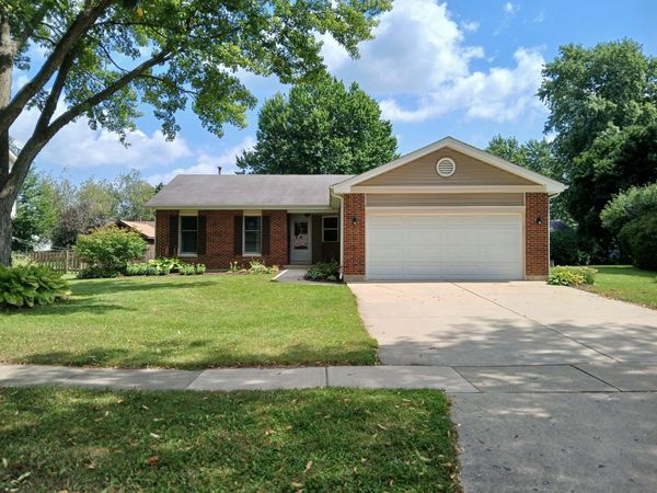 1010 Fox Run Lane, Algonquin, IL 60102