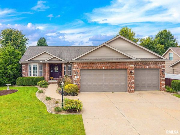827 STONELAKE Drive, Metamora, IL 61548