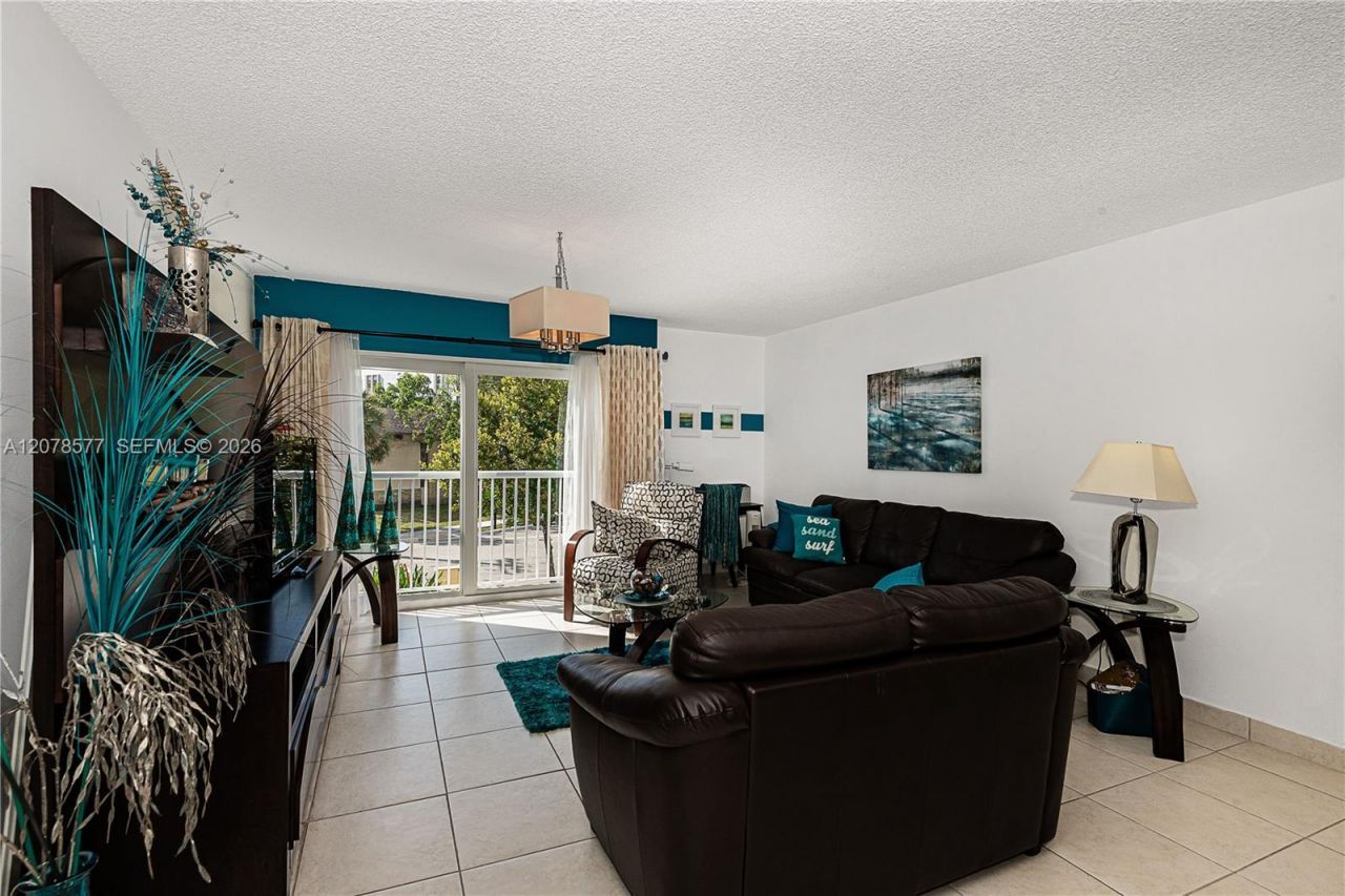 17800 Atlantic Blvd , Unit 203, Sunny Isles Beach, FL 33160 Photo