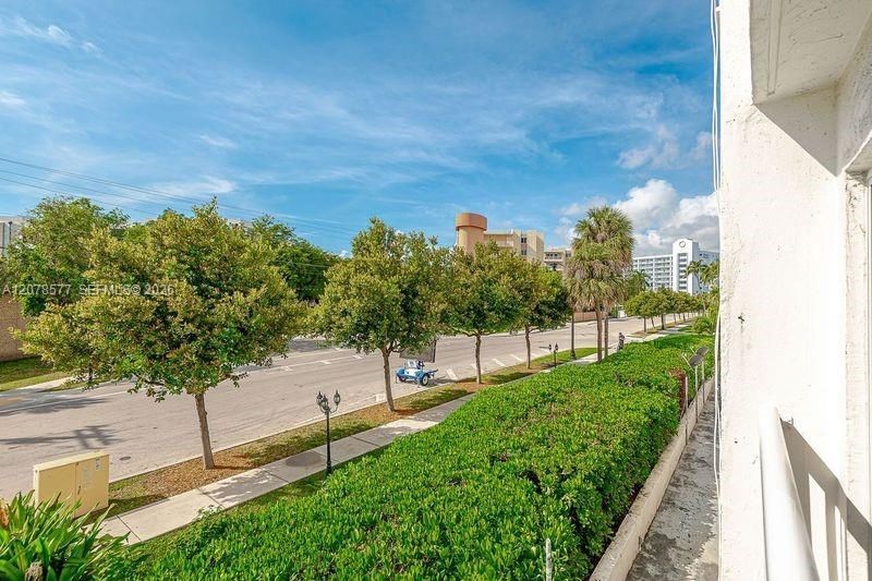 17800 Atlantic Blvd , Unit 203, Sunny Isles Beach, FL 33160 Photo