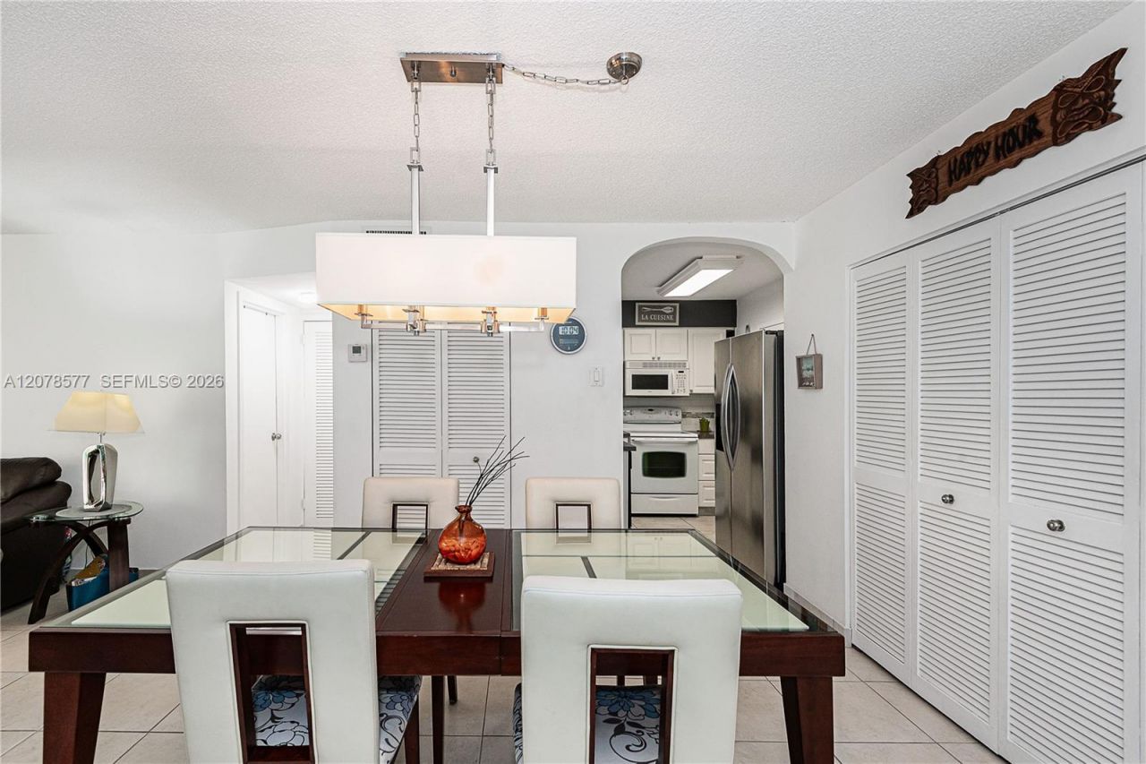 17800 Atlantic Blvd , Unit 203, Sunny Isles Beach, FL 33160 Photo