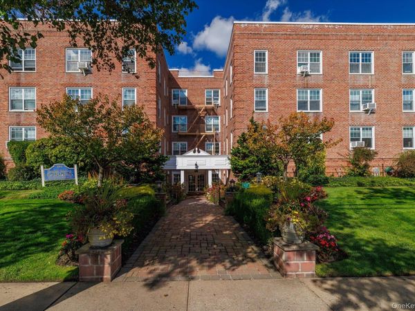 194 Smith Street , Unit 1Q, Freeport, NY 11520