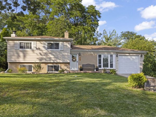 22W524 Birchwood Drive, Glen Ellyn, IL 60137