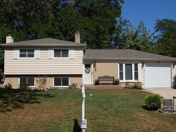 22W524 Birchwood Drive, Glen Ellyn, IL 60137