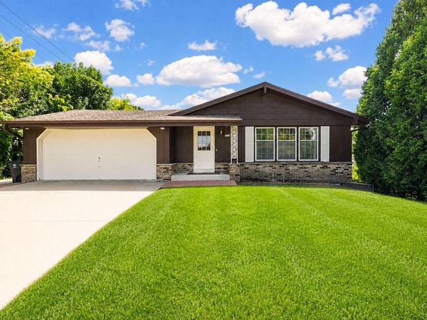 5401 W Cold Spring ROAD, Greenfield, WI 53220