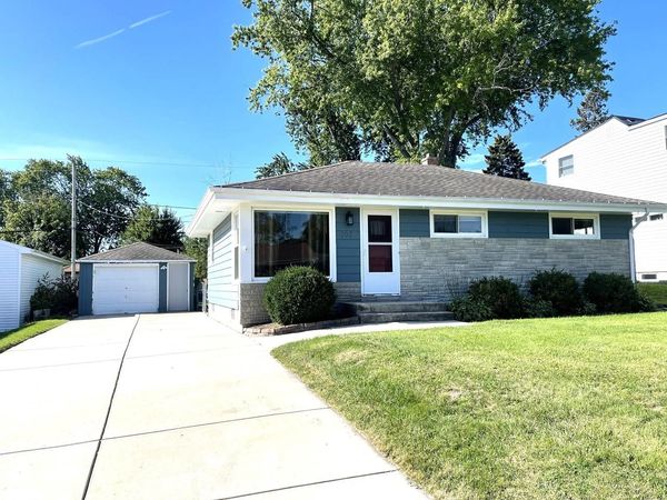 707 Lakeview AVENUE, South Milwaukee, WI 53172