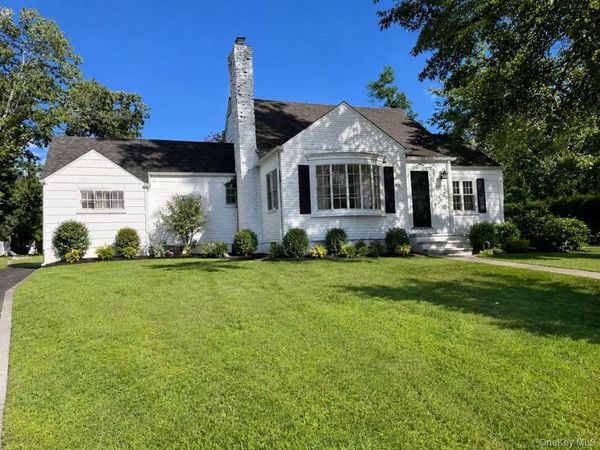 68 Woodbine Road , East Hills, NY 11577