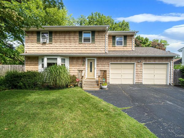 10 Foothill Lane , Smithtown, NY 11787