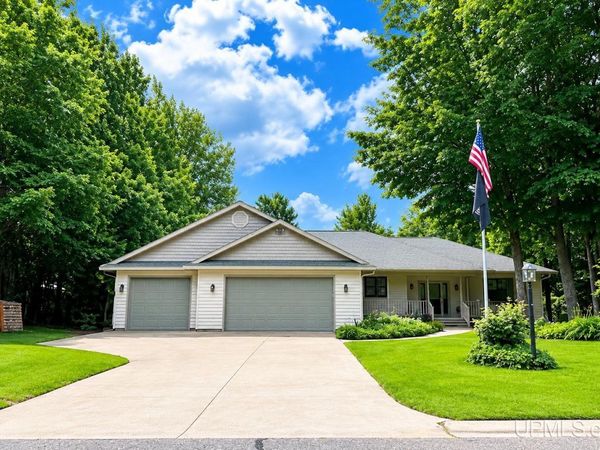 1075 Vistanna Drive, Marquette, MI 49855
