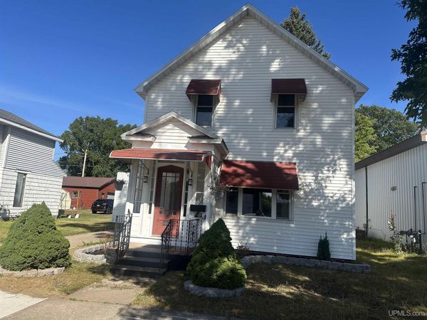 1017 River Avenue, Iron Mountain, MI 49801