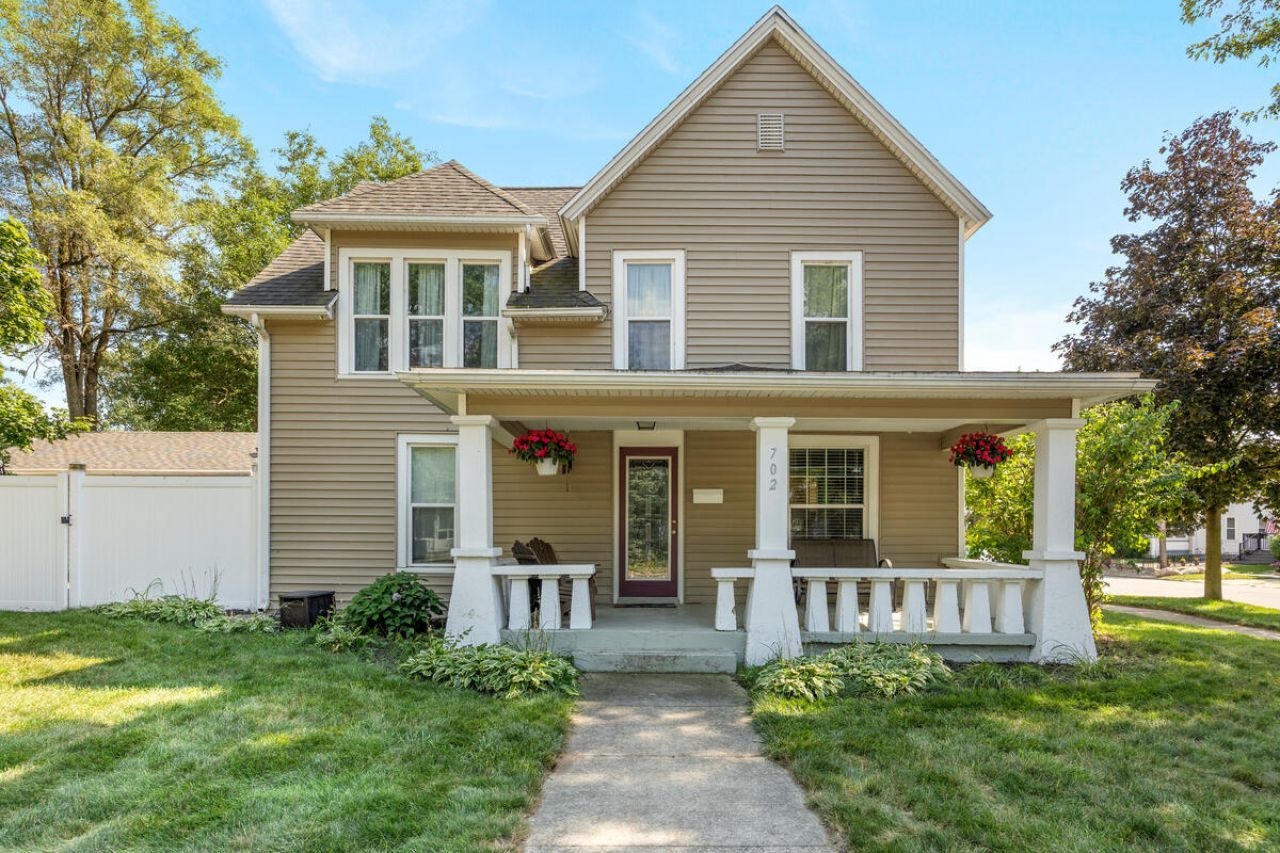 702 Graceland Street Ne, Grand Rapids, MI 49505 Main Photo