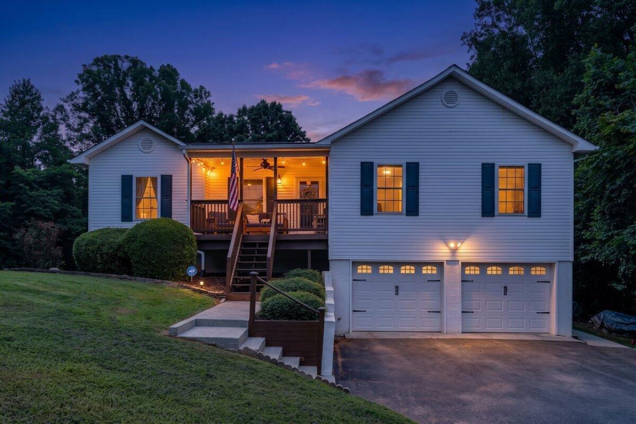 1115 Ridgecrest Dr, Vinton, VA 24179 Main Photo