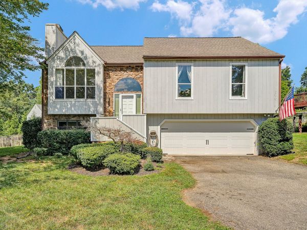 5605 Castle Rock RD , Roanoke, VA 24018