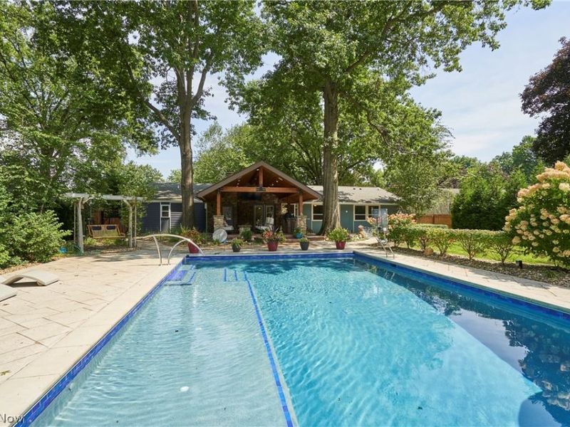 358 Sandhurst Road, Akron, OH 44333 Photo 6