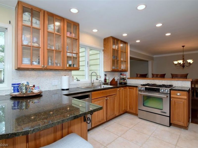 2299 Lalemant Road, University Heights, OH 44118 Photo 4