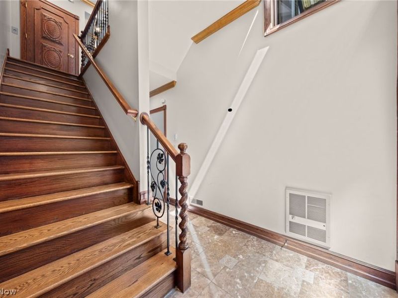 2351 Edgehill Road, Cleveland, OH 44106 Photo 5