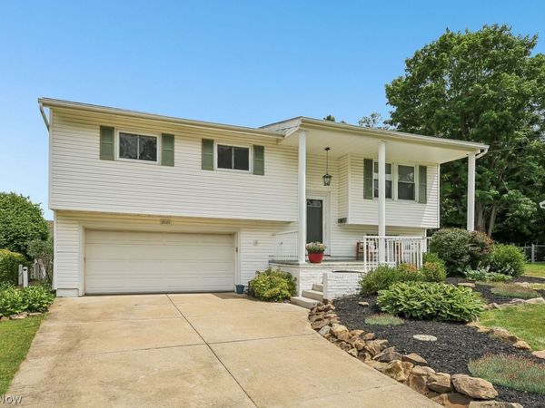 2045 Hermitage Drive, Twinsburg, OH 44087