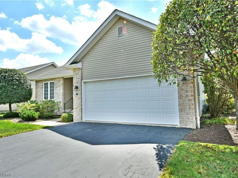 7 Danbury Court NW, Warren, OH 44481 Photo 3