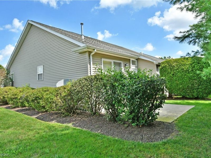 7 Danbury Court NW, Warren, OH 44481 Photo 5