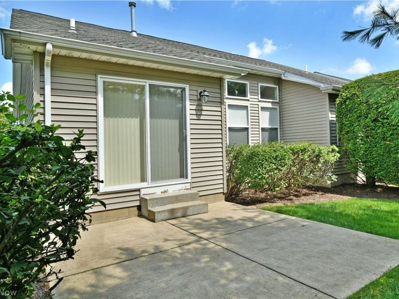 7 Danbury Court NW, Warren, OH 44481 Photo 6