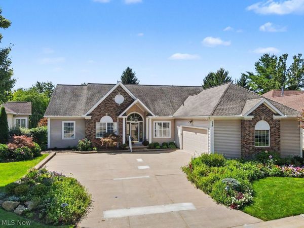 265 Lake Pointe Drive, Akron, OH 44333