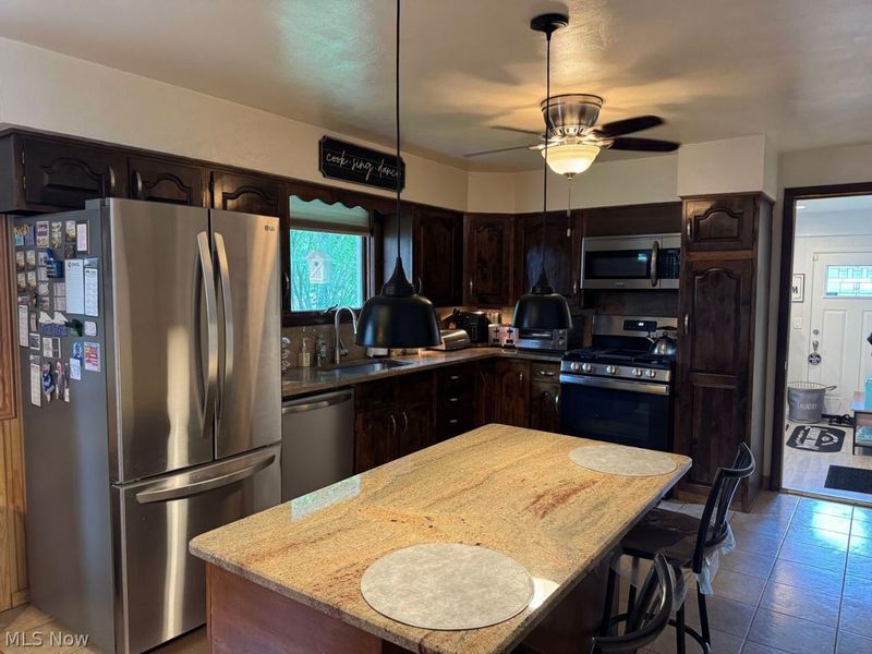 521 Cynthia Drive, Campbell, OH 44405 Photo 7