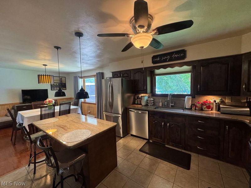 521 Cynthia Drive, Campbell, OH 44405 Photo 8