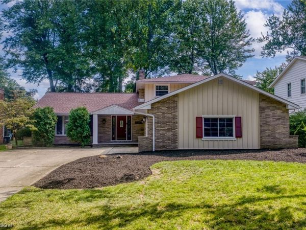 5282 Graham Drive, Lyndhurst, OH 44124