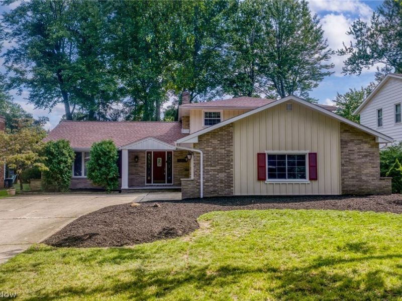 5282 Graham Drive, Lyndhurst, OH 44124 Photo 1