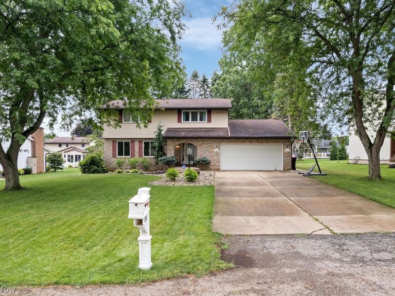 2230 Vixen Street NW, North Canton, OH 44720 Photo 2