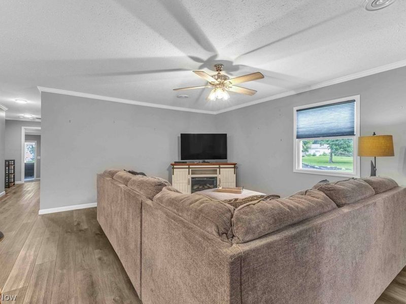 4951 E Lake Road, Sheffield Lake, OH 44054 Photo 12