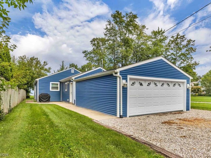 4951 E Lake Road, Sheffield Lake, OH 44054 Photo 2