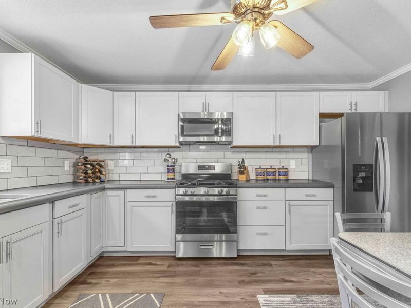 4951 E Lake Road, Sheffield Lake, OH 44054 Photo 4