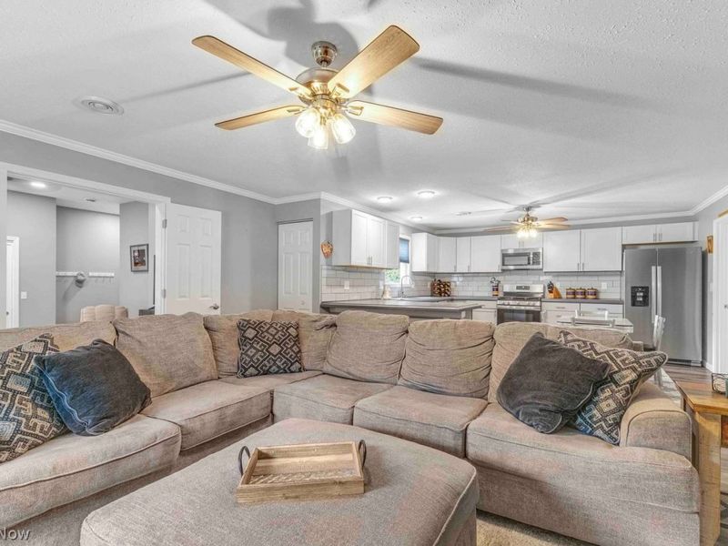 4951 E Lake Road, Sheffield Lake, OH 44054 Photo 9