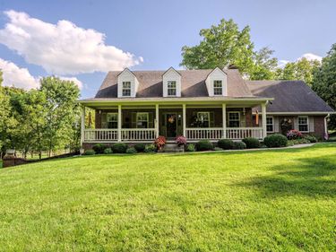 2075 Pinckard Pike, Versailles, KY 40383