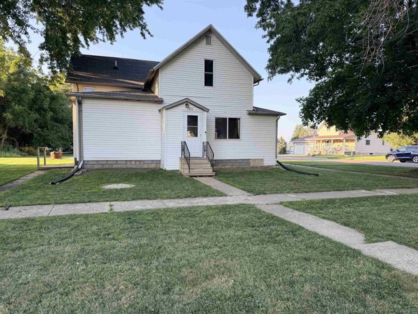 110 N HAMILTON AVE, Cleghorn, IA 51014