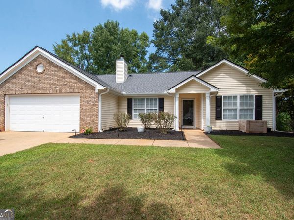 22 Lexington Drive, Grantville, GA 30220