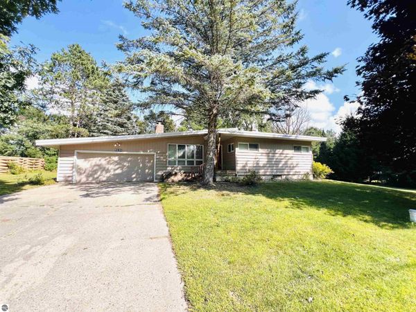 5121 Crosby Road, Cadillac, MI 49601
