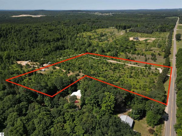 5 Kasson Road E, Maple City, MI 49664