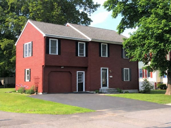 21 Chester St, Amesbury, MA 01913