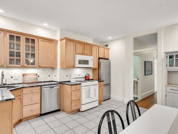 124 Chestnut St, Unit 1, Brookline, MA 02445