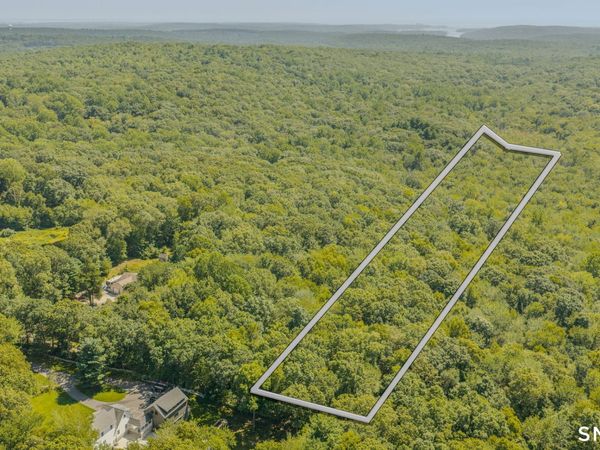 18 Pember , Waterford, CT 06385