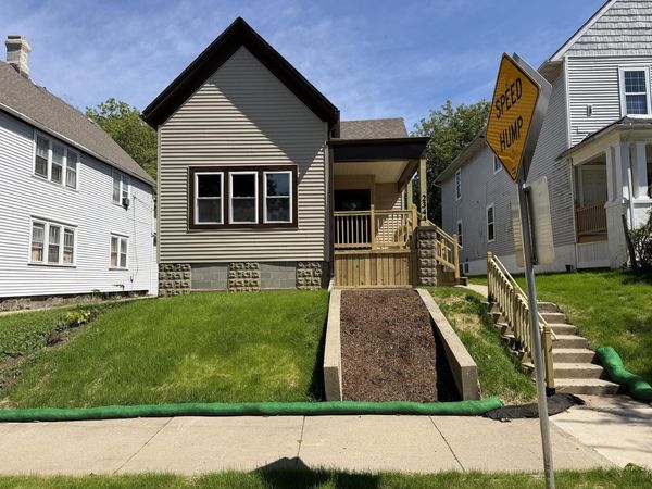 2344 N Dr William Finlayson STREET, Milwaukee, WI 53212