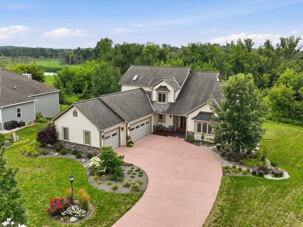 1551 Fox River RUN, Mukwonago, WI 53149