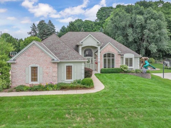 1828 Blackfoot COURT, Grafton, WI 53024