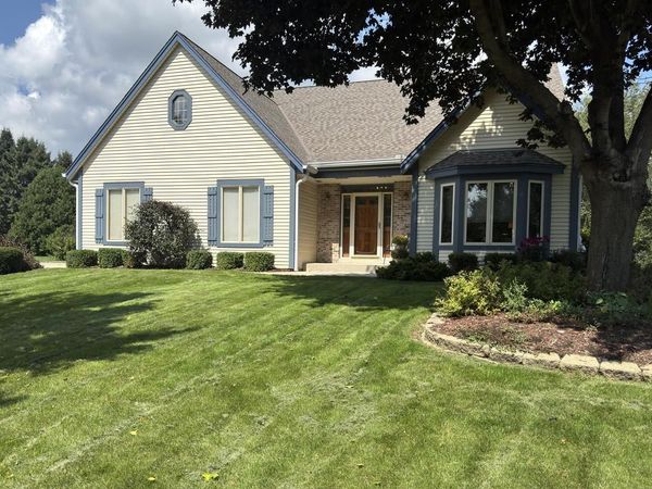 680 River Meadow DRIVE, Hartland, WI 53029